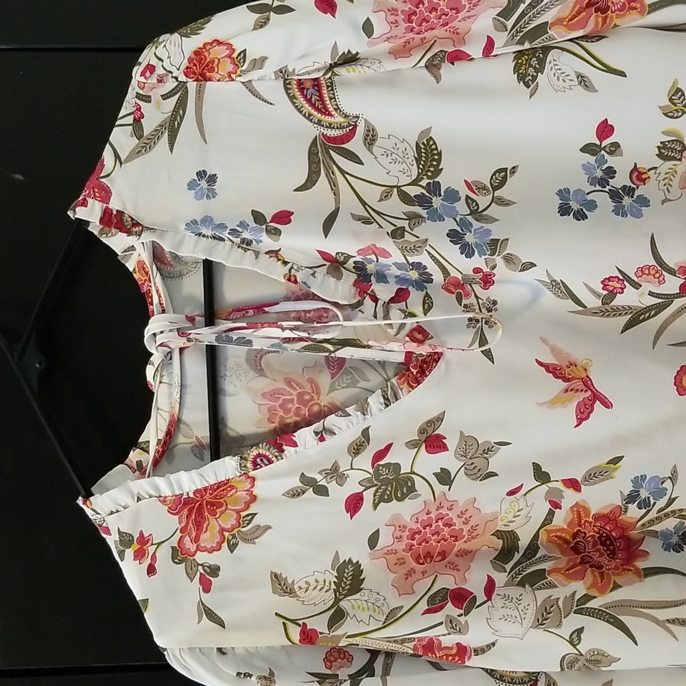 Floral blouse - Picture 5 of 7